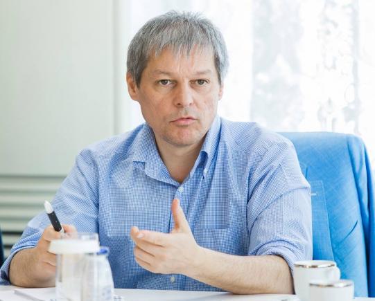 Dacian Cioloş se opune creşterii salariale cu 15%. Dar, primeşte lunar 8300 de euro de la Bruxelles 