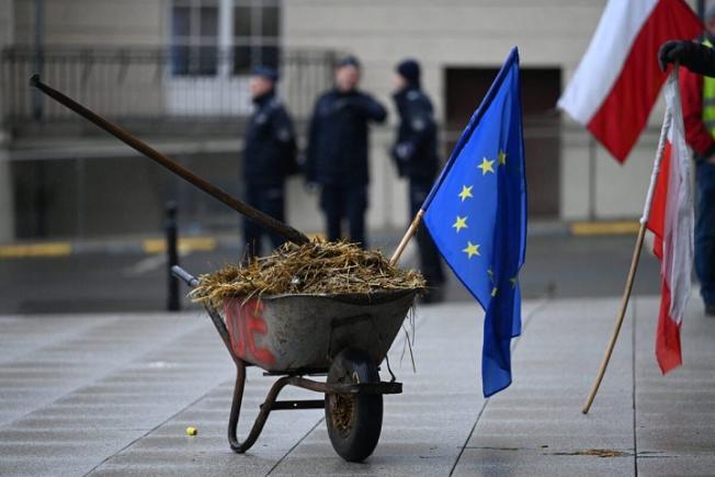 Fermierii polonezi protestează la nivel național împotriva regulilor de la Bruxelles